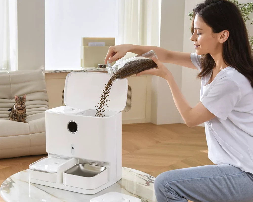 automatic pet feeder and water dispenser