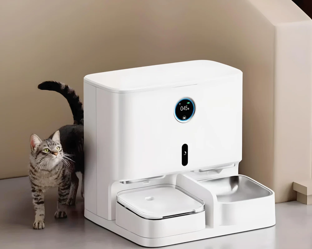 automatic pet feeder with camera